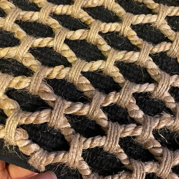 Natural and Black Woven pillowcase - Picture 3 of 6